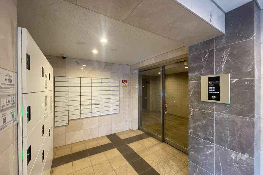 エントランスはオートロック付きです。