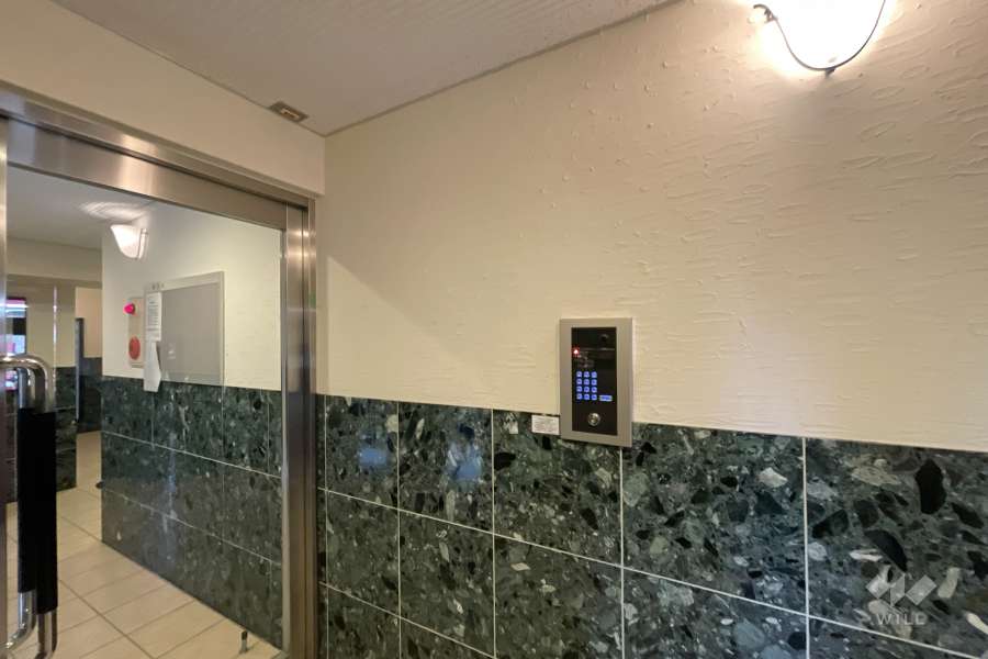 エントランスはオートロック付きです。