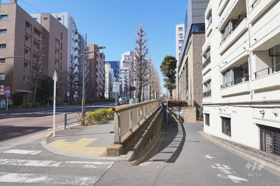 敷地南西側の前面道路