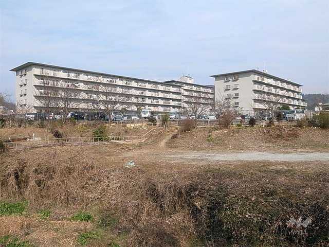 日商岩井多田マンション全体（南西側から）