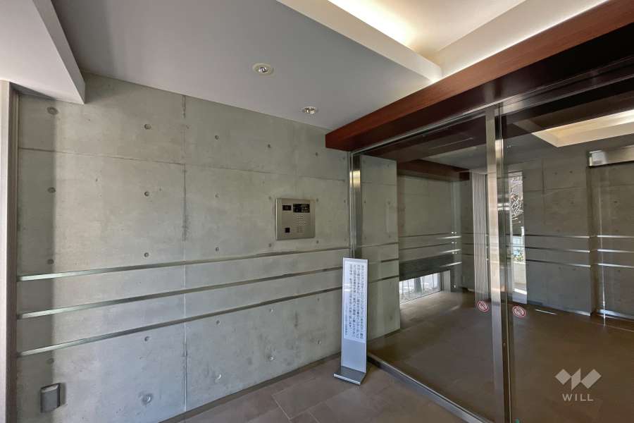 エントランスはオートロック付きです。