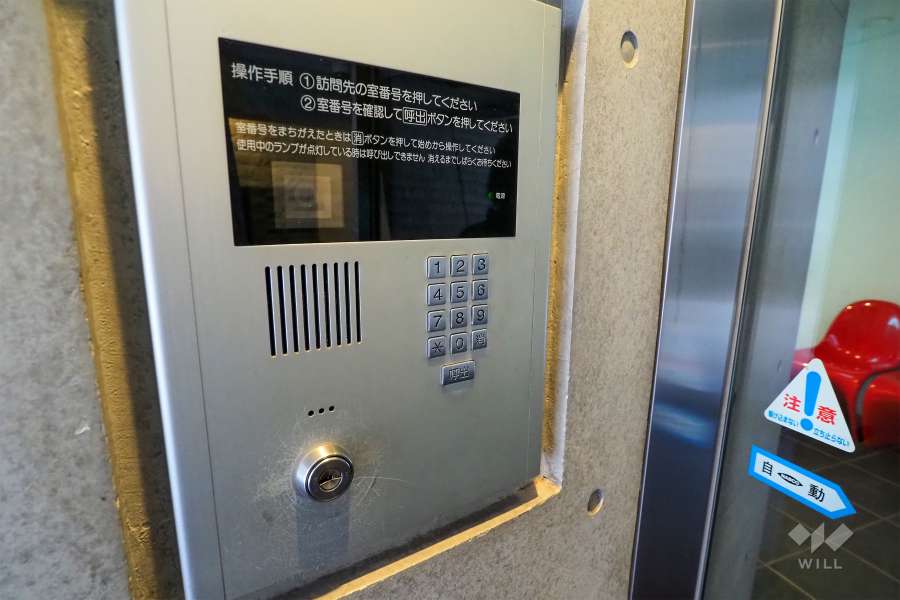 エントランスはオートロック付きです。
