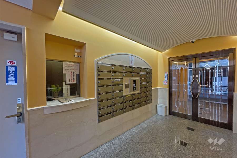 エントランスはオートロック付きです。