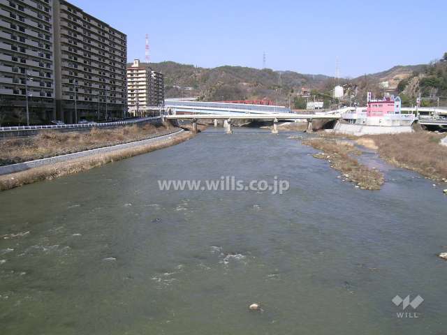 すぐ東側には武庫川が流れています