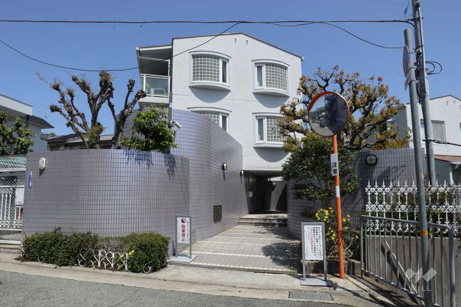 ライオンズマンション川西萩原の外観(南西側から)