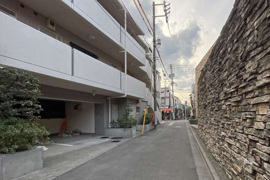 敷地北側の前面道路