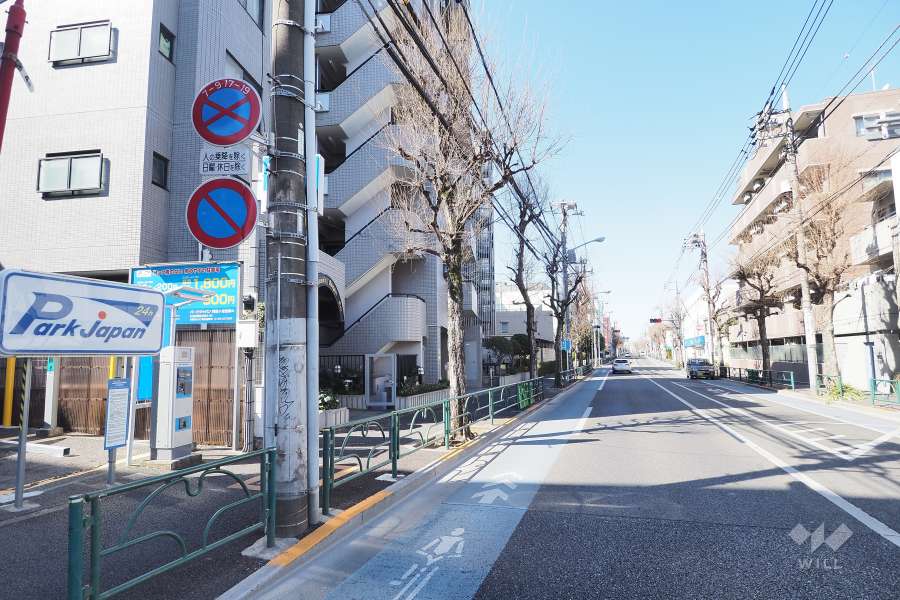 敷地北側の前面道路