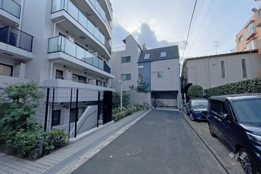 敷地北側の前面道路