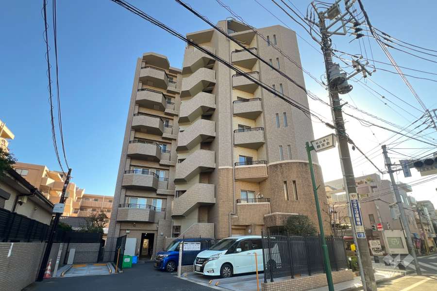 サーパス阿佐ヶ谷中杉通りの外観（北東側から）