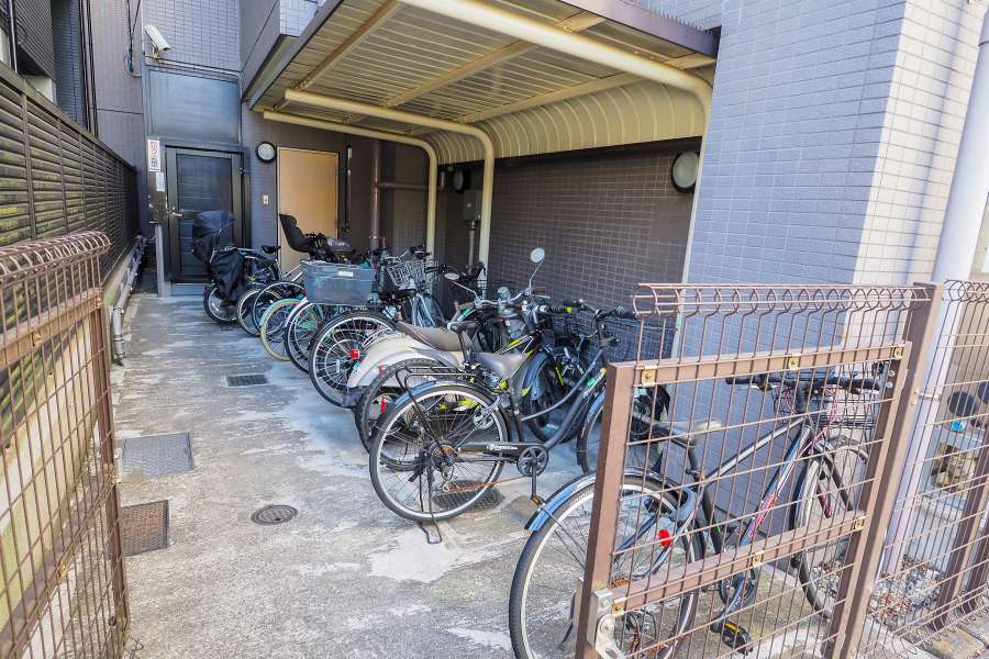 駐輪場とバイク置場