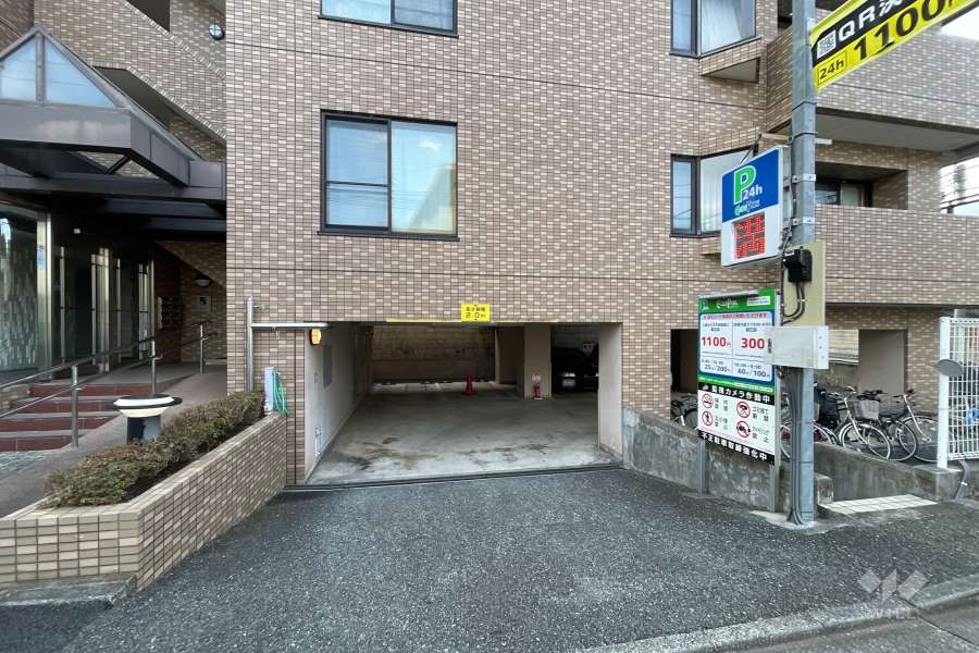 駐車場の出入り口