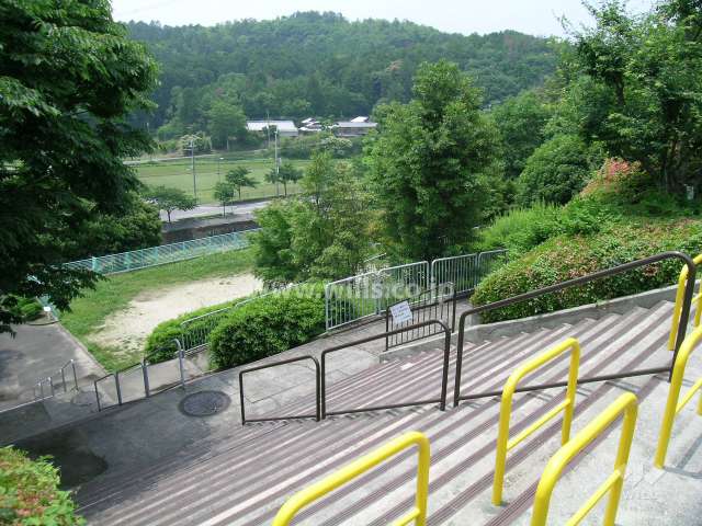 敷地の西側には公園があります