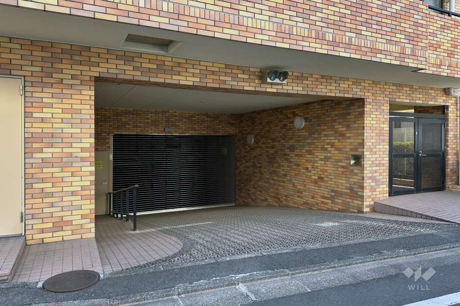 駐車場の出入り口（リングシャッター付き）