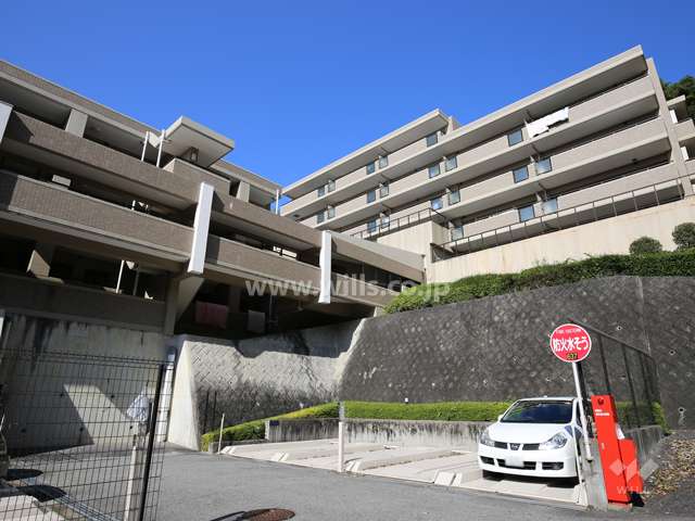 サンクタス川西向陽台の外観（南東側から）