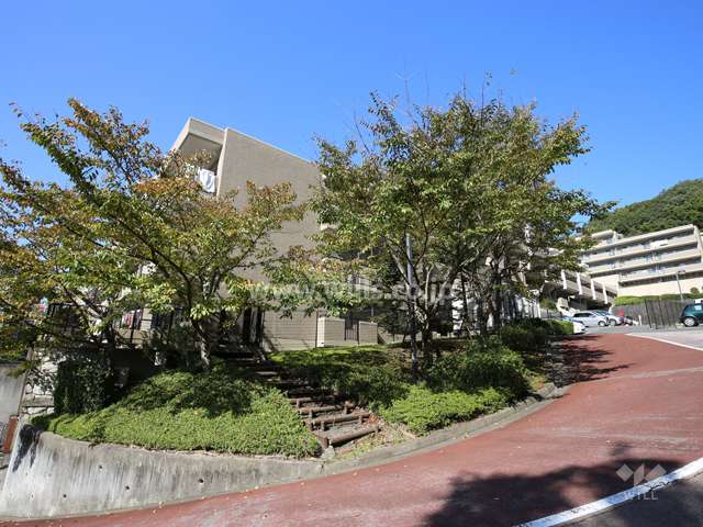 サンクタス川西向陽台の外観（南東側から）