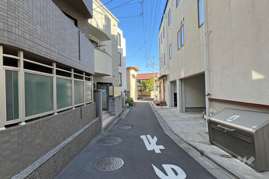 敷地南側の前面道路