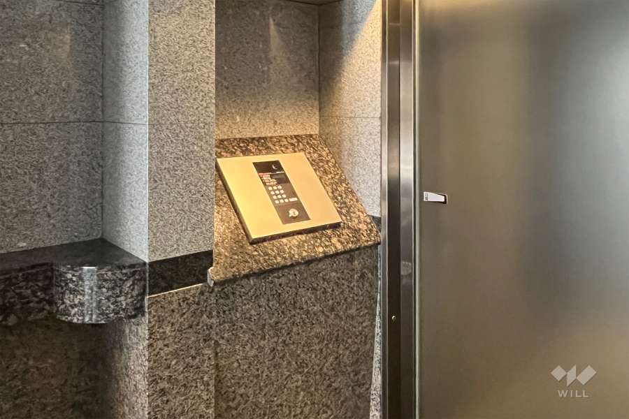 エントランスはオートロック付きです。