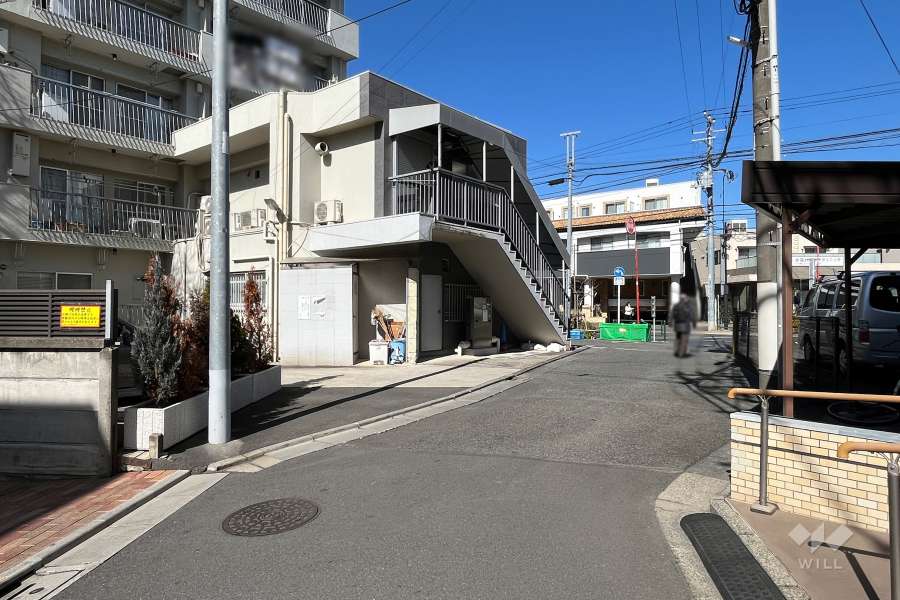 敷地東側の前面道路
