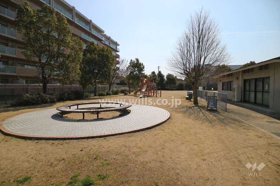 敷地東側に隣接するQ6公園