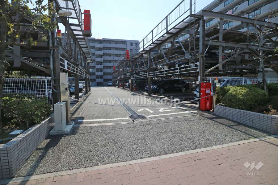 駐車場出入り口(ロボットゲート付き)