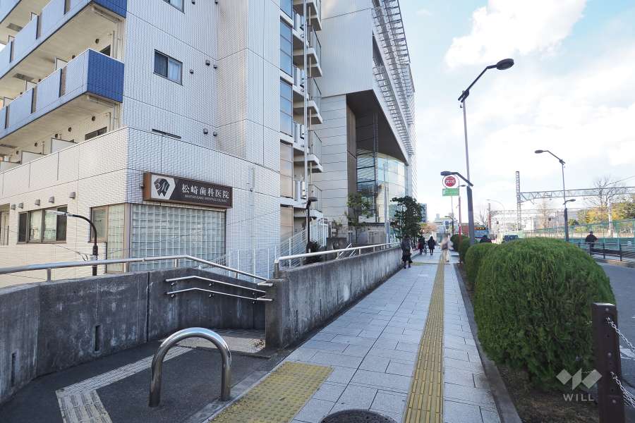 敷地北側の前面道路（東側から）