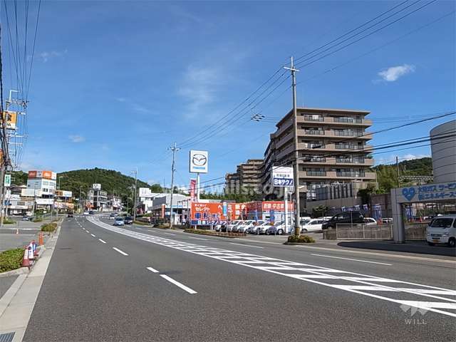 敷地の西側には国道173号線が走っています。