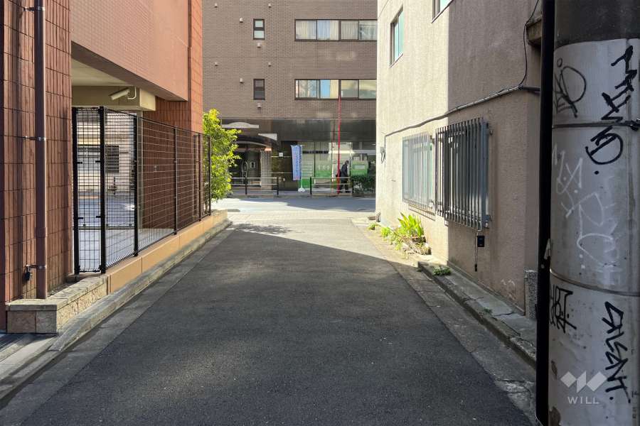 敷地東側の前面道路