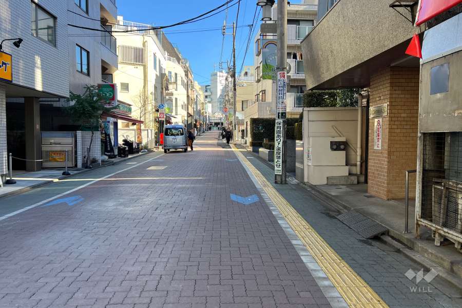 敷地北西側の前面道路