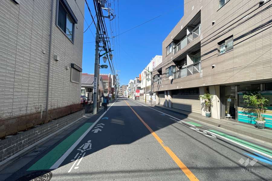 敷地西側の前面道路　