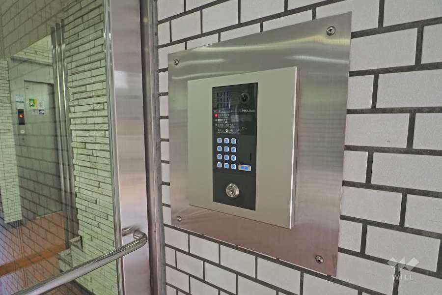 エントランスはオートロック付きです。