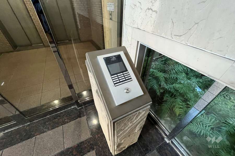 エントランスはオートロック付きです。