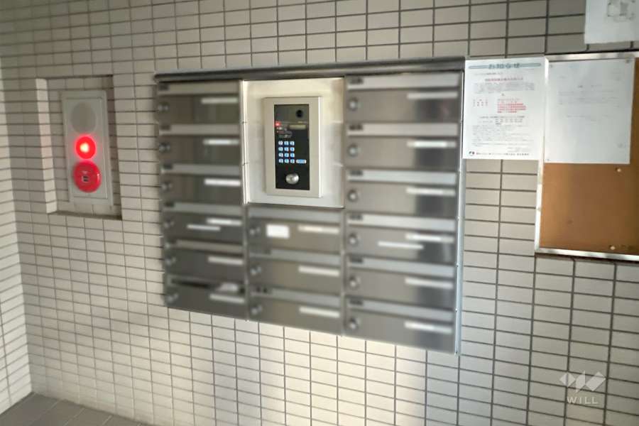 オートロックの操作盤と共用ポスト