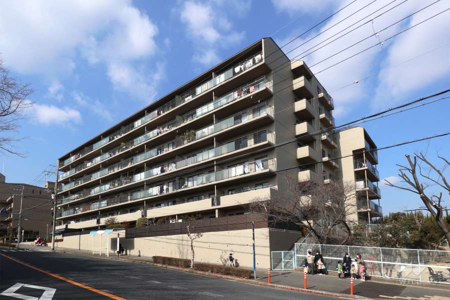 サンヴェール逆瀬川2番館の外観（南東側から）