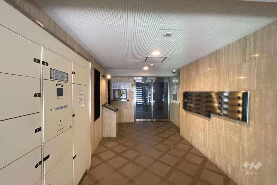 エントランスはオートロック付きです。