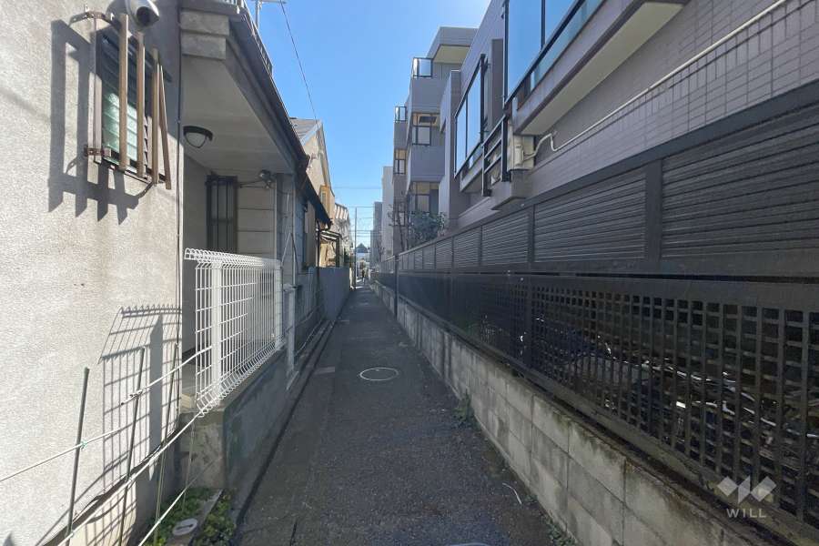 敷地東側の前面道路