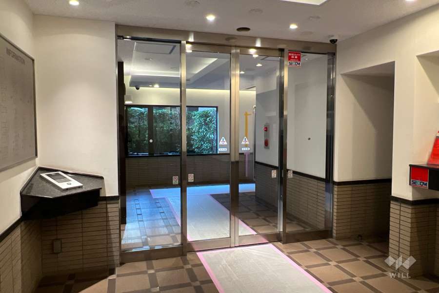 エントランスはオートロック付きです。