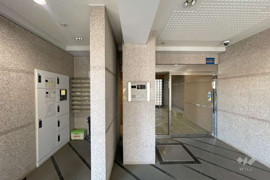 エントランスはオートロック付きです。