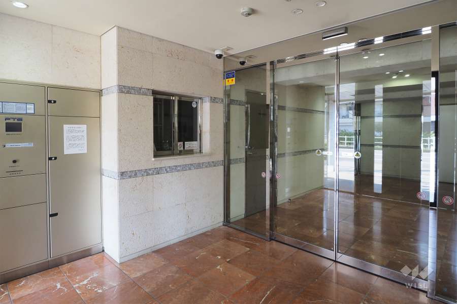 エントランスはオートロック付きです