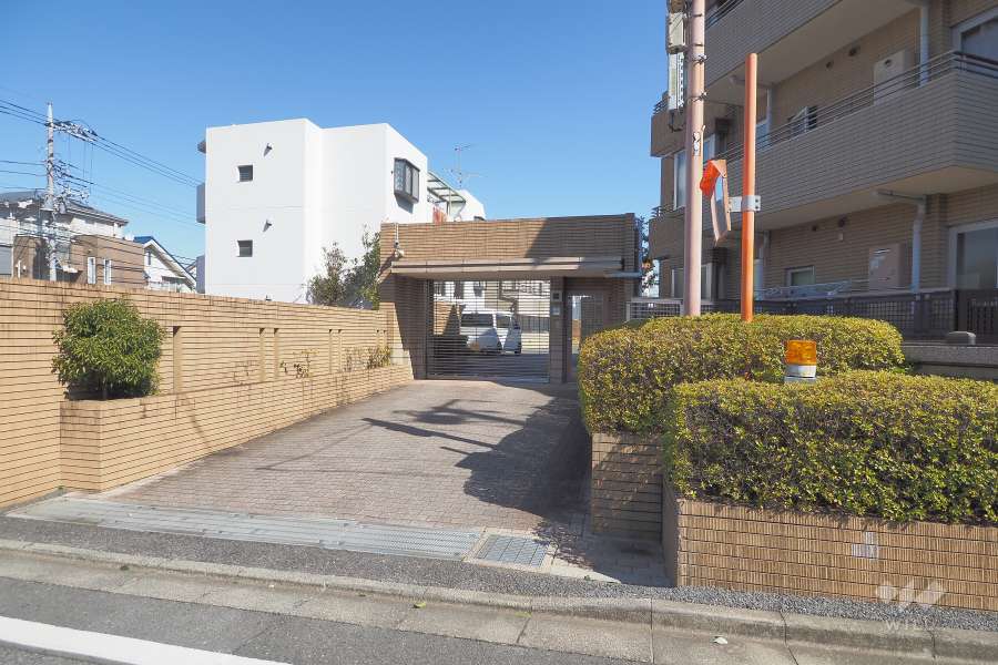駐車場の出入り口