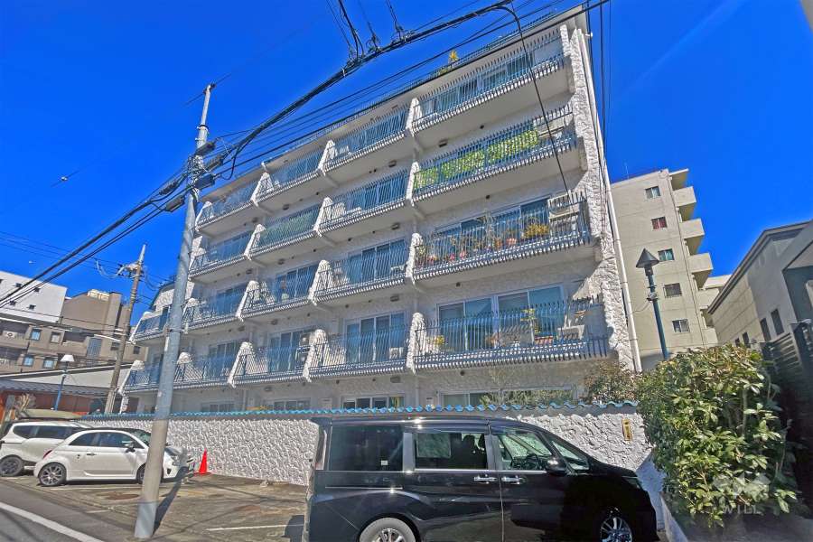 秀和南荻窪レジデンスの外観（南東側から）
