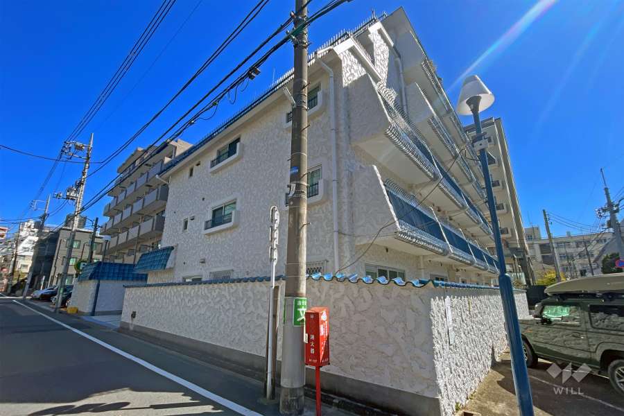 秀和南荻窪レジデンスの外観（南西側から）