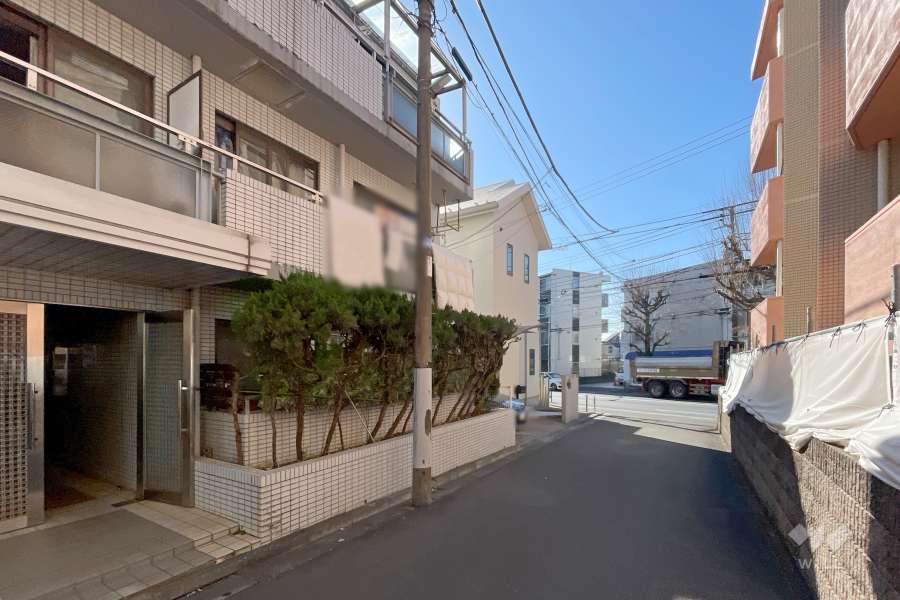 敷地西側の前面道路　