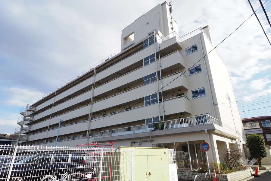 丸増井荻マンションの外観（北西側から）