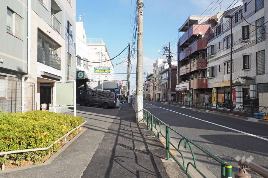 敷地南側の前面道路
