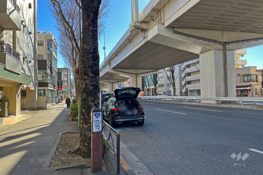 敷地南側の前面道路