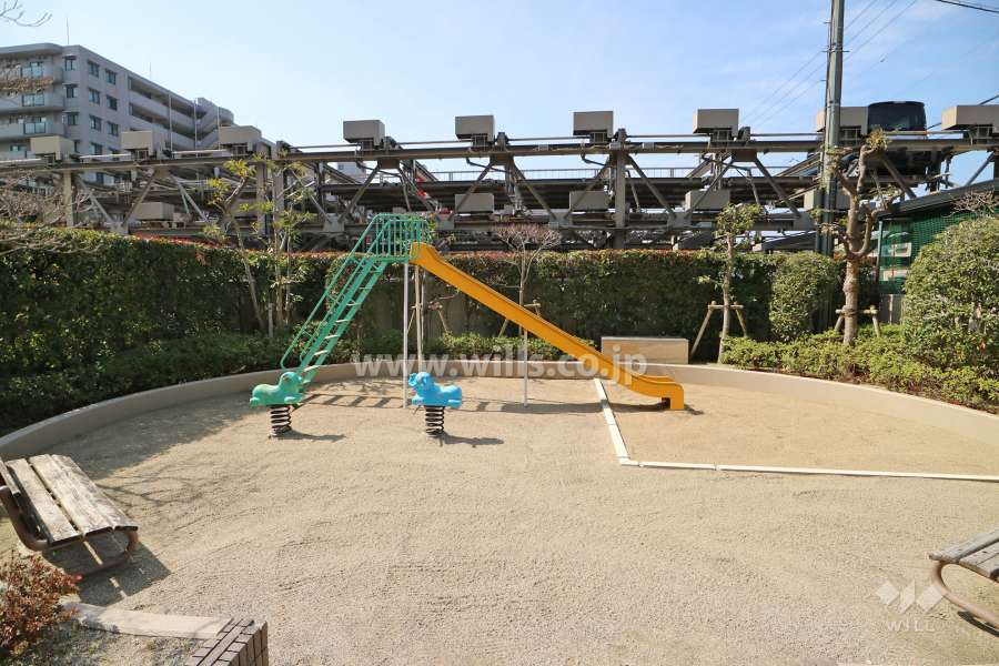敷地西側に隣接する公園
