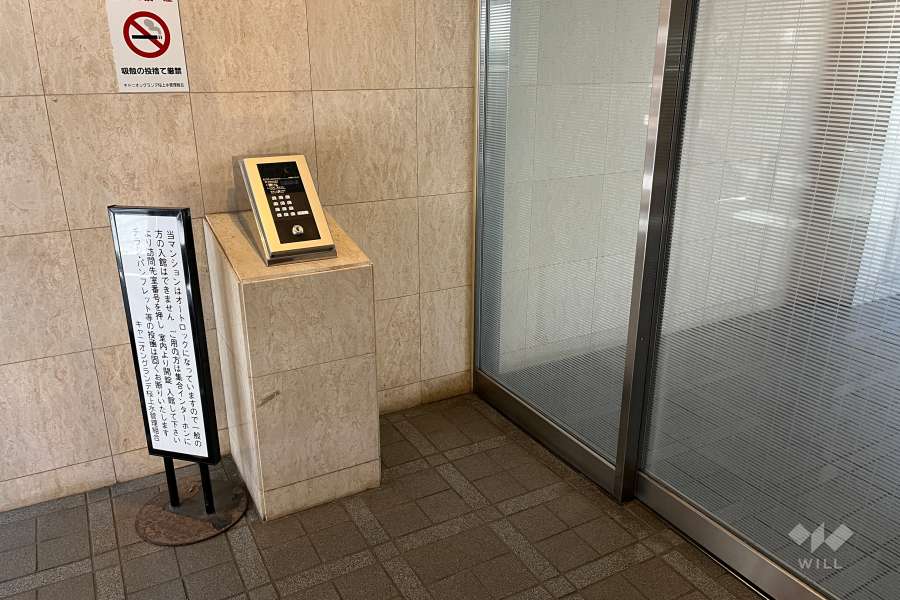 エントランスはオートロック付きです。