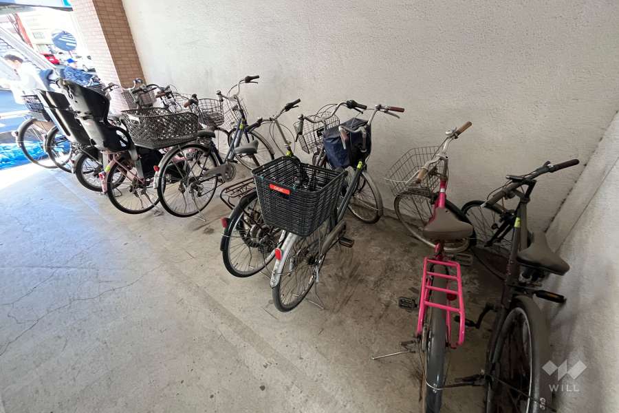 屋内に設けられた駐輪場