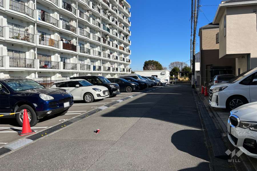 敷地の東側前面道路（南側から）