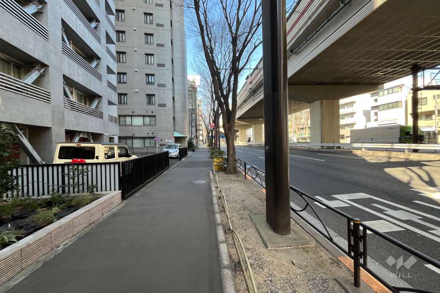 敷地北側の前面道路
